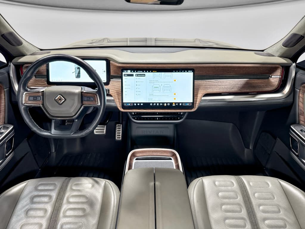 2023 Rivian R1S view 16