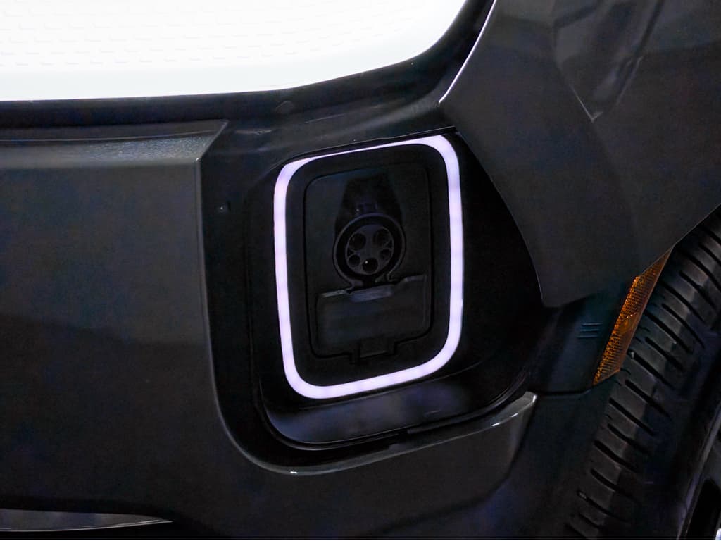 2023 Rivian R1S view 5