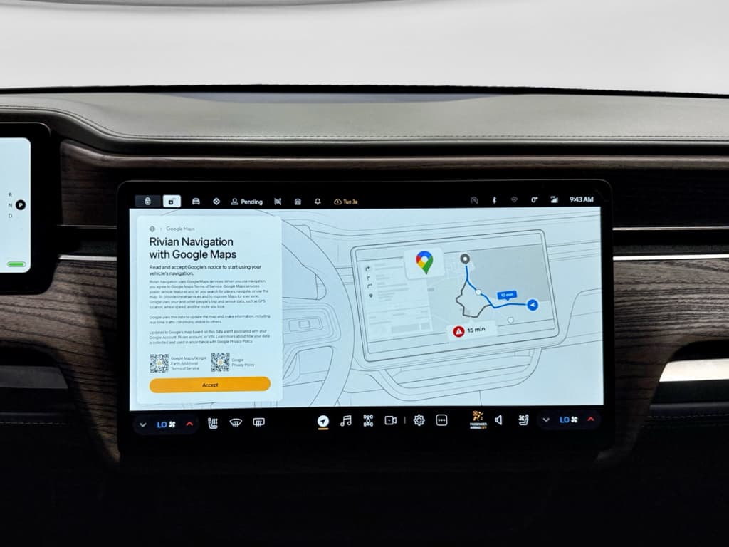 2023 Rivian R1S view 10