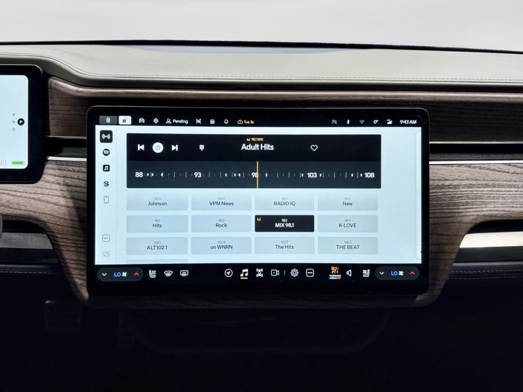 2023 Rivian R1S view 12