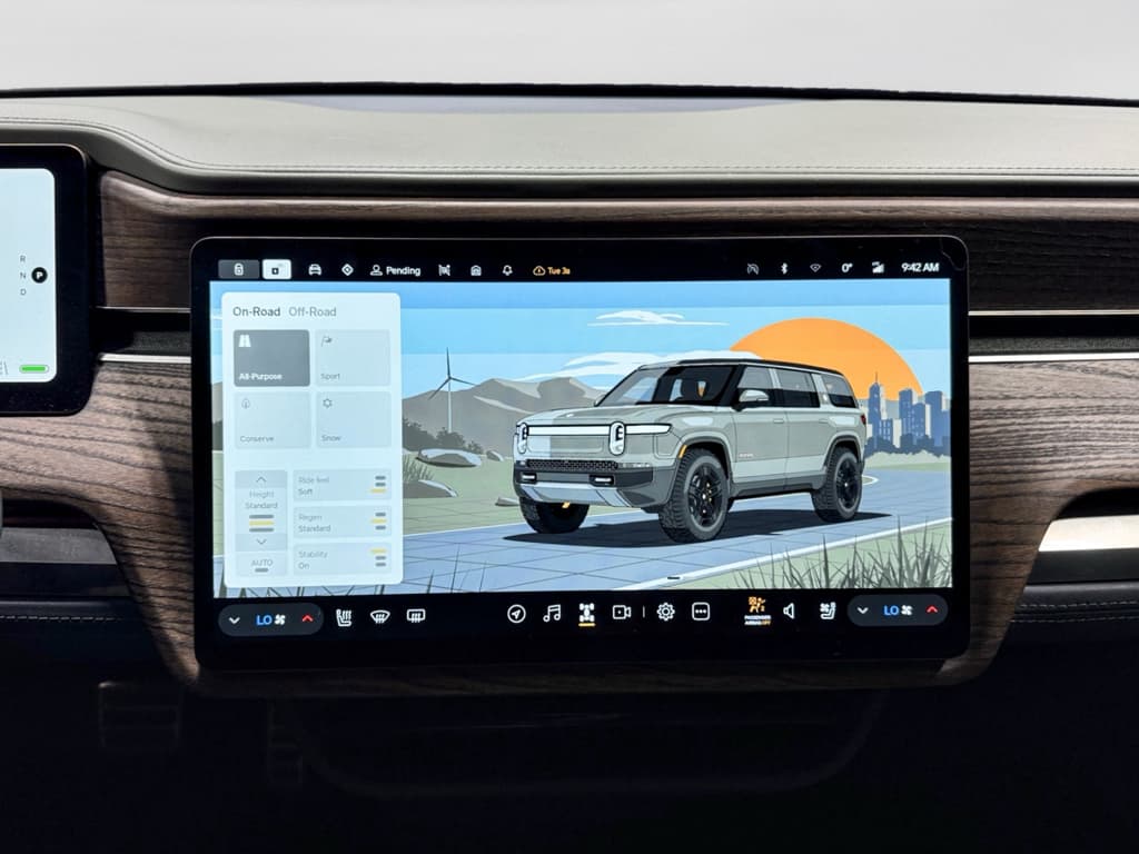 2023 Rivian R1S view 11