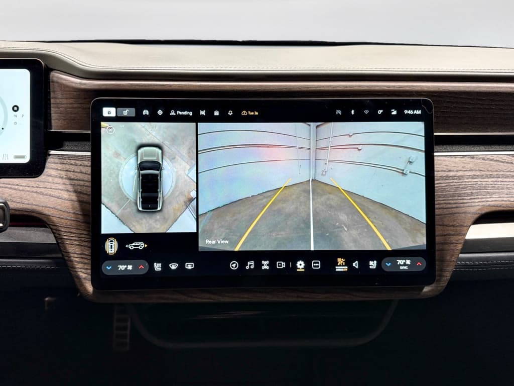 2023 Rivian R1S view 15