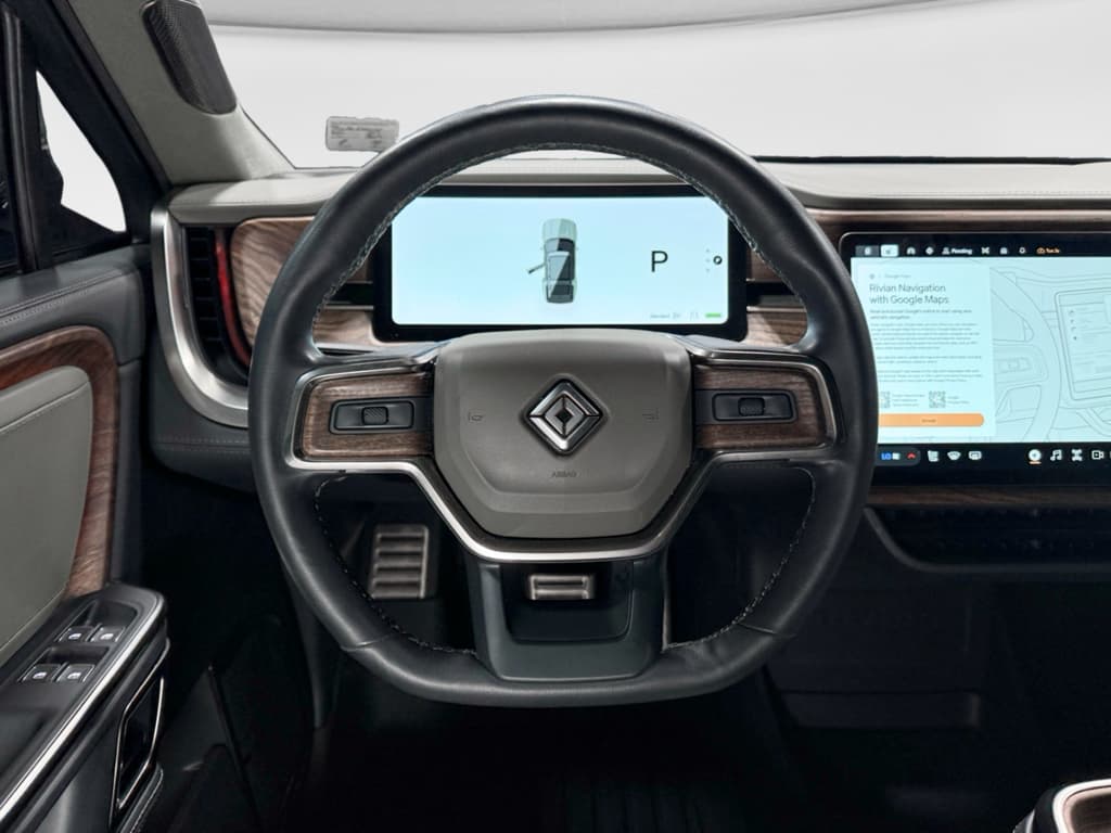2023 Rivian R1S view 8