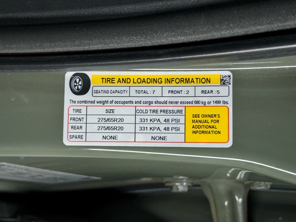 2023 Rivian R1S view 30