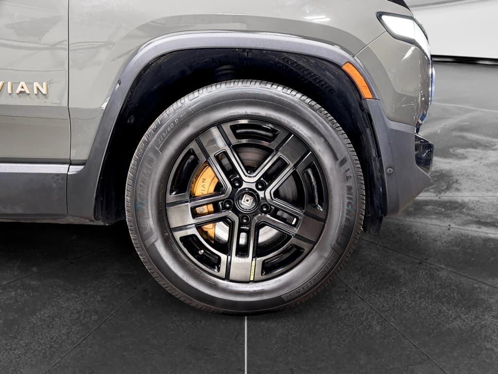 2023 Rivian R1S view 35