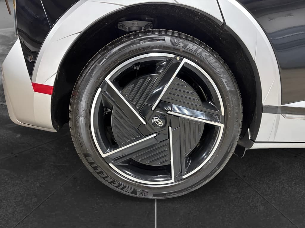 2025 Hyundai IONIQ 5 view 39