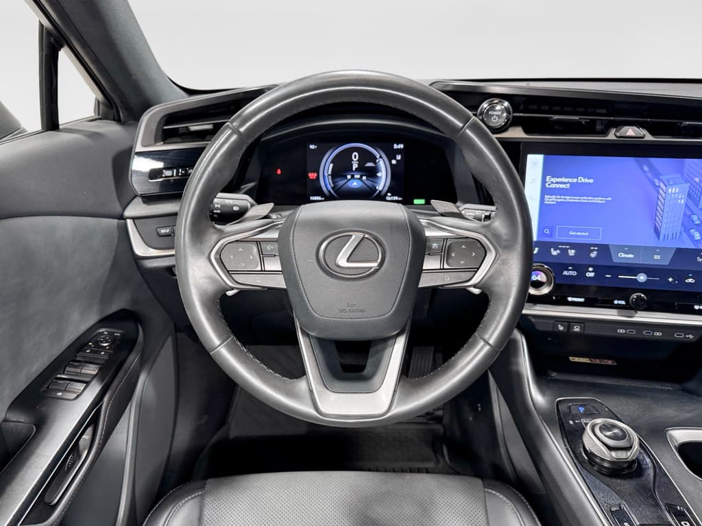 2023 Lexus RZ 450e view 8