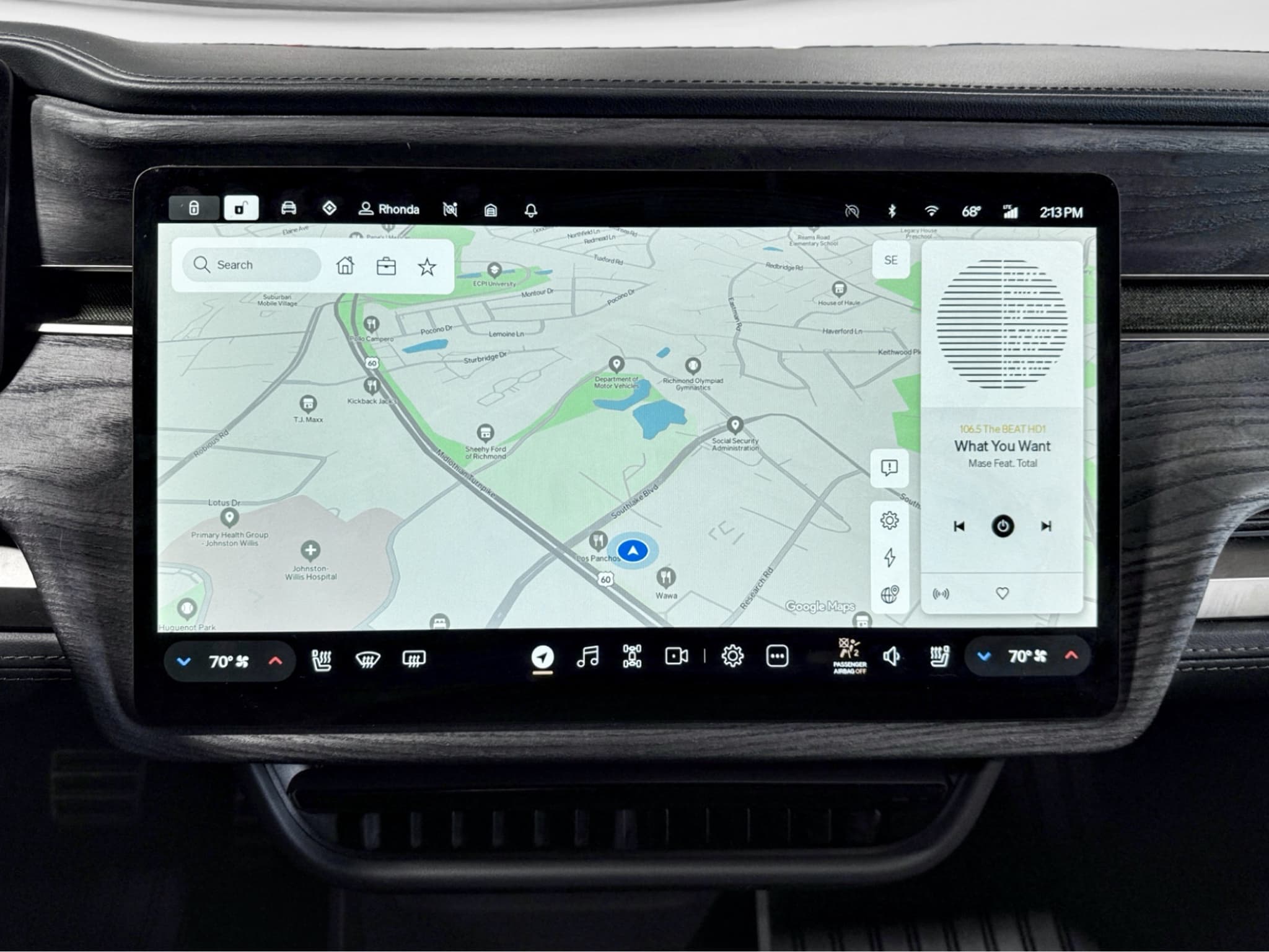 2022 Rivian R1S view 11