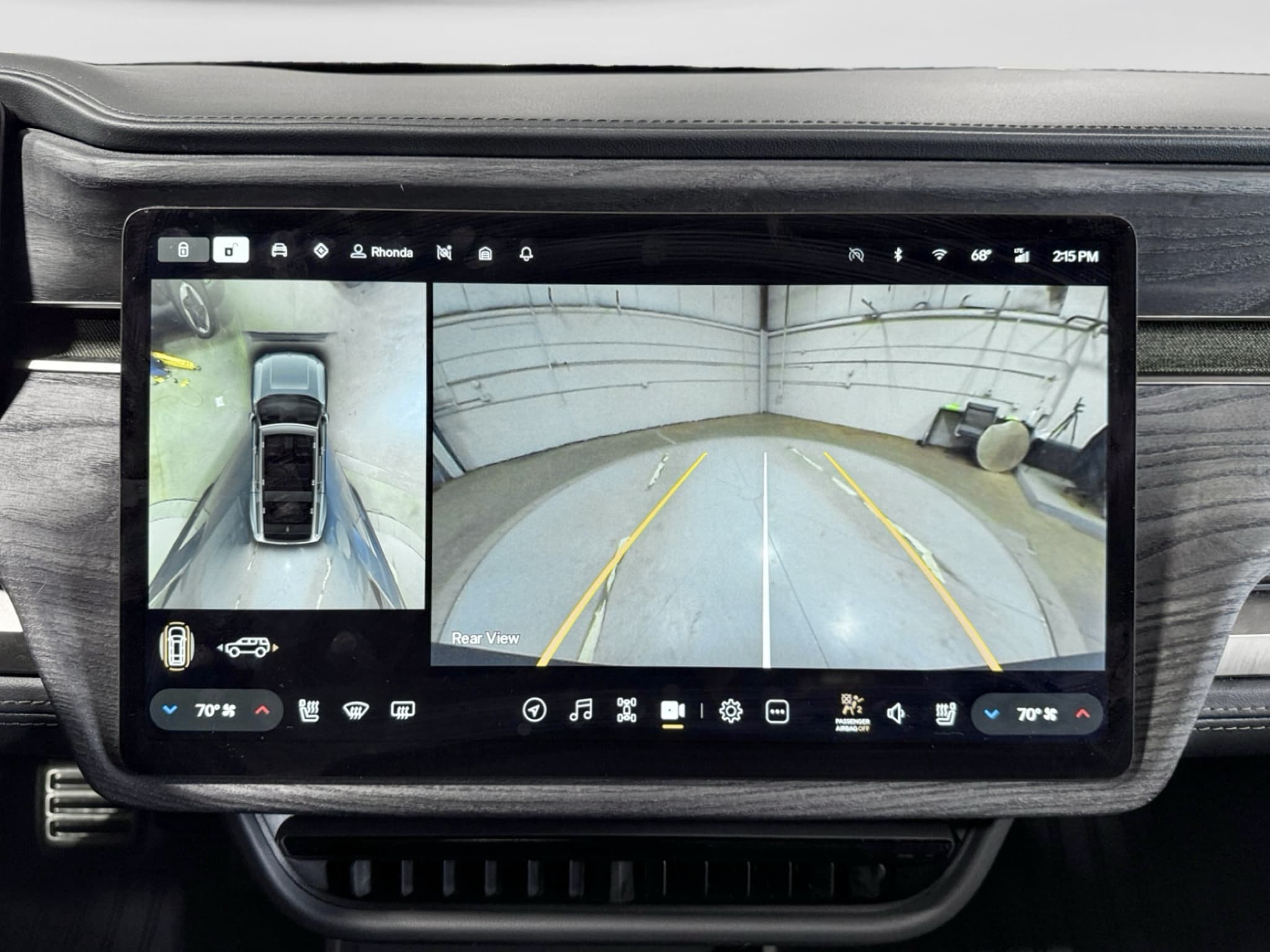 2022 Rivian R1S view 14