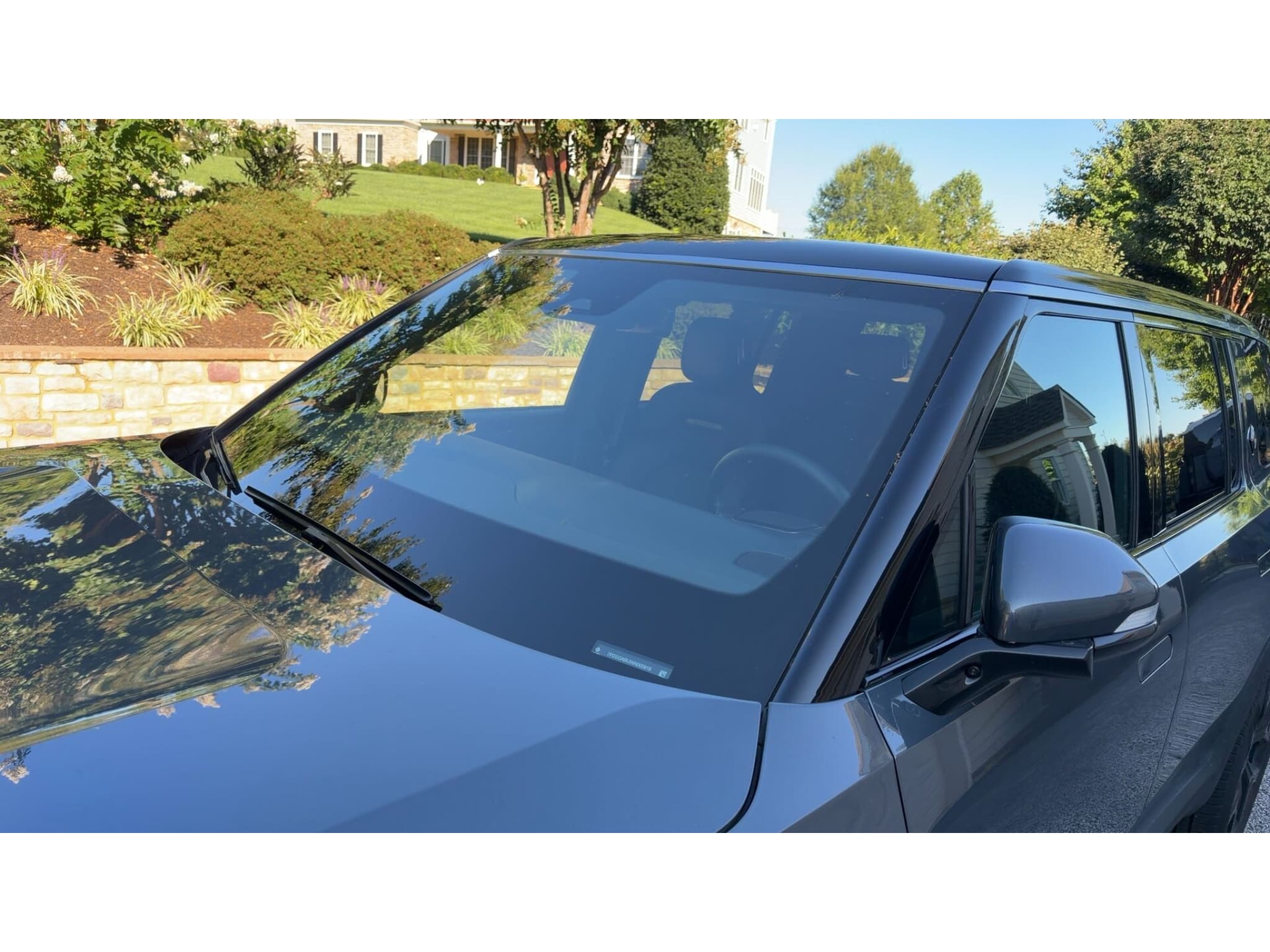 2022 Rivian R1S view 7