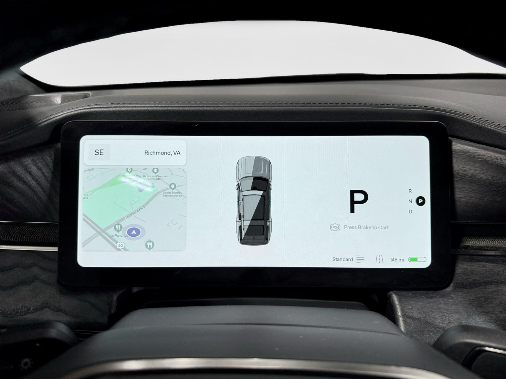 2022 Rivian R1S view 10
