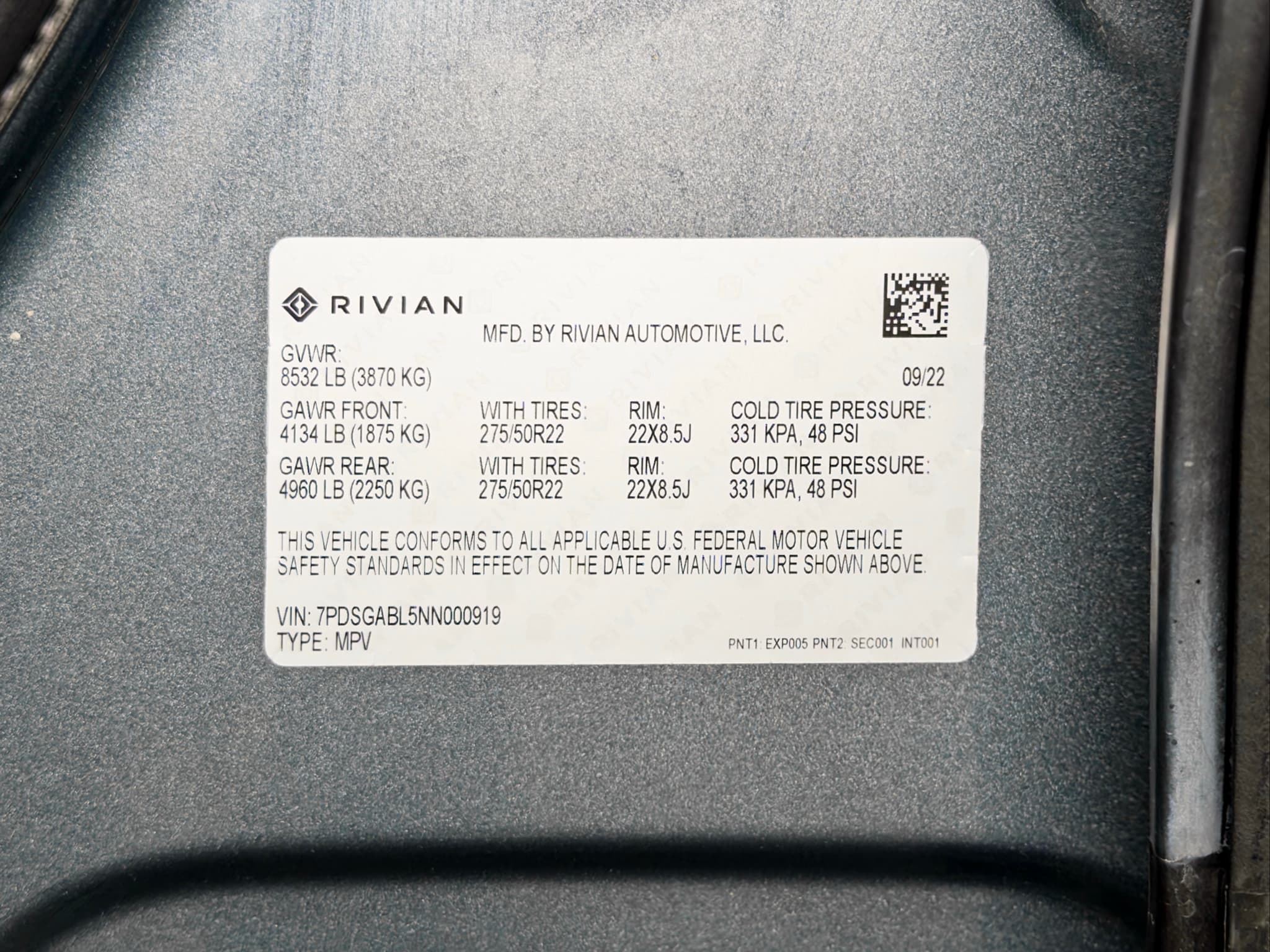 2022 Rivian R1S view 29