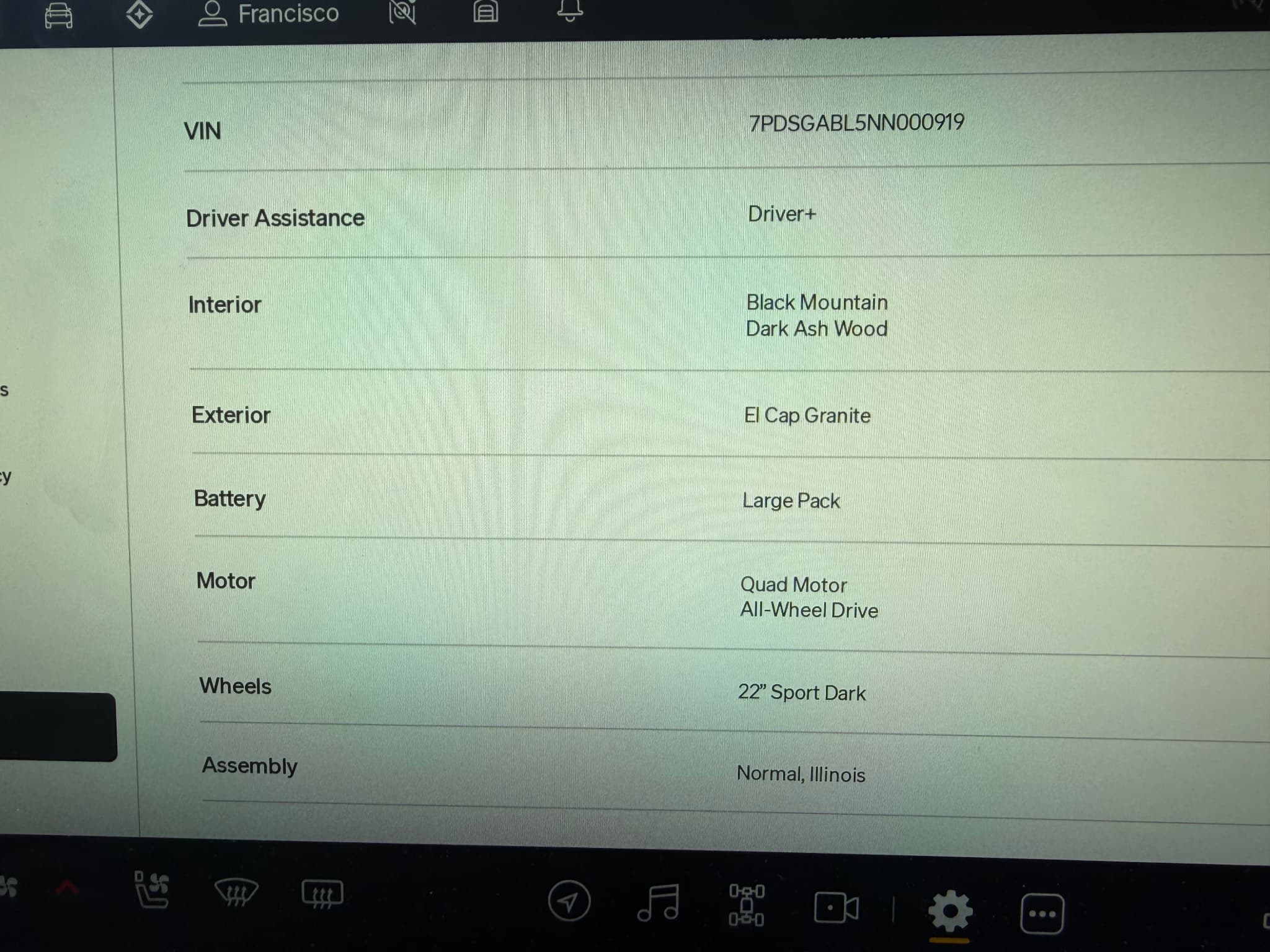2022 Rivian R1S view 10