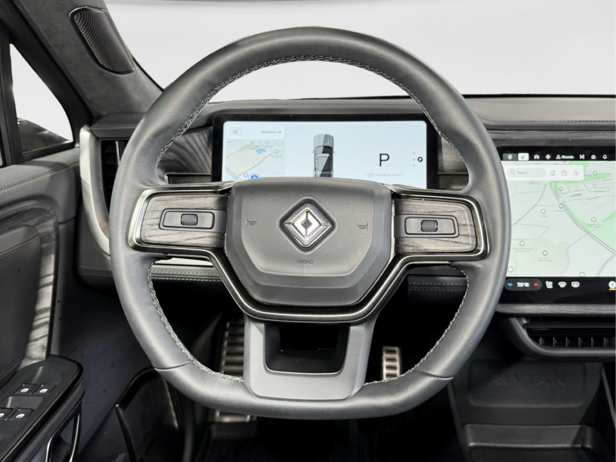2022 Rivian R1S view 9