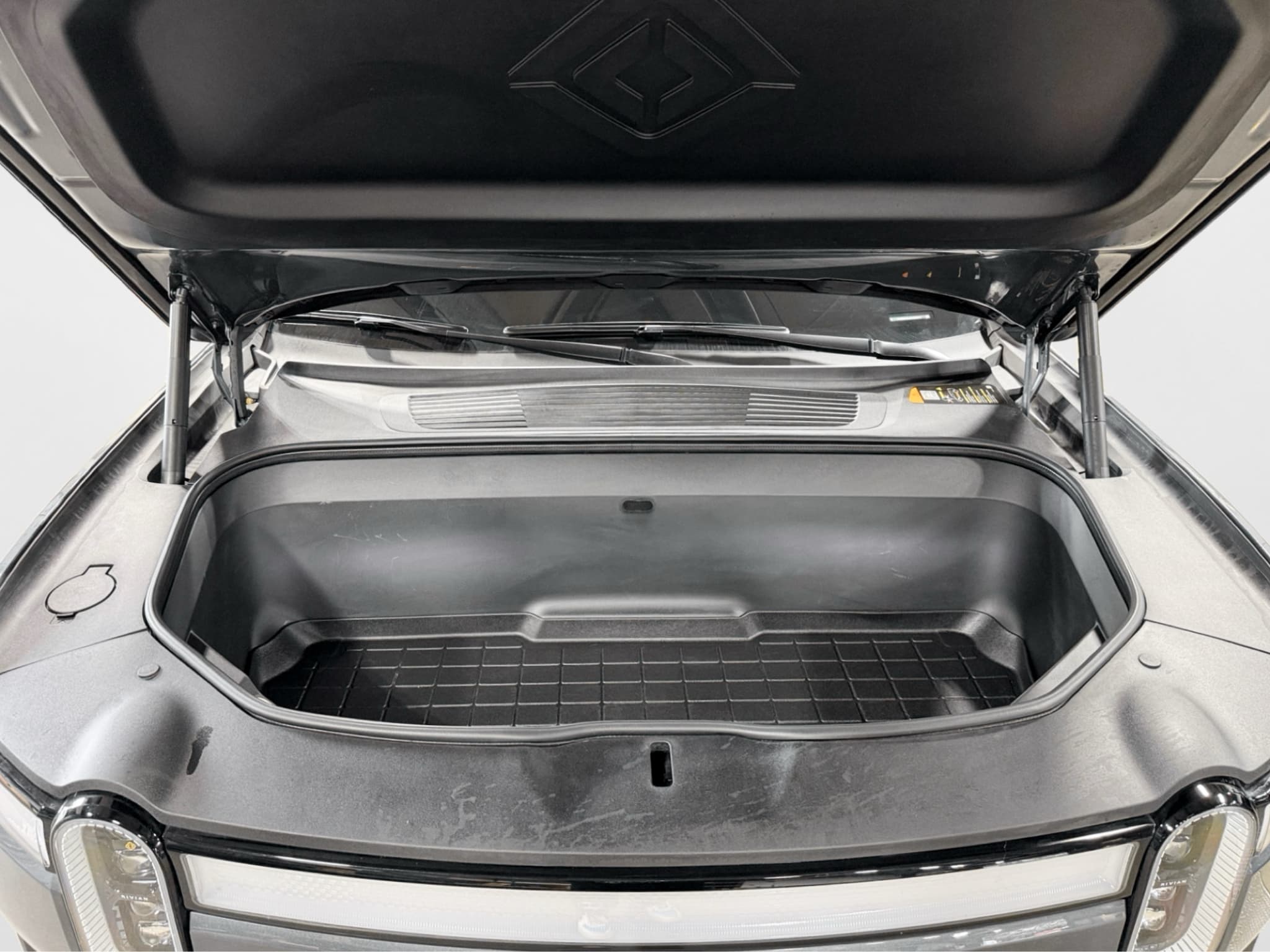 2022 Rivian R1S view 24