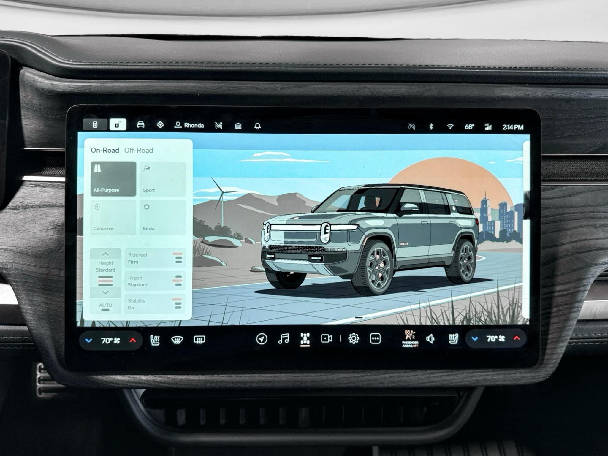 2022 Rivian R1S view 12