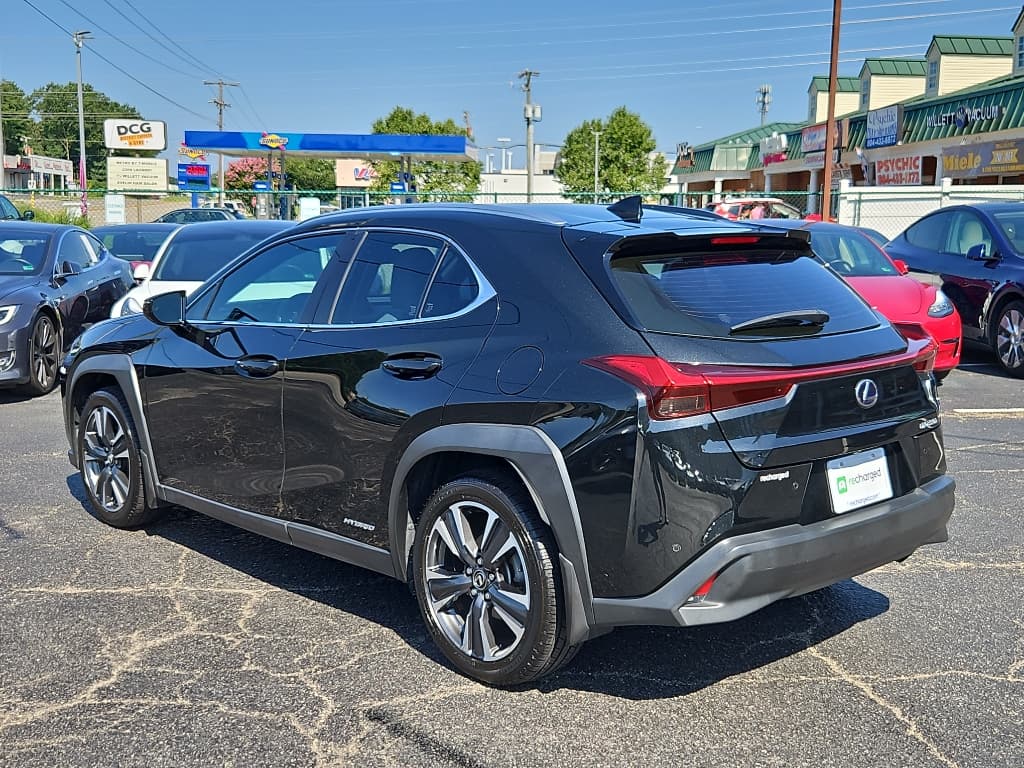 2019 Lexus UX 250h view 2