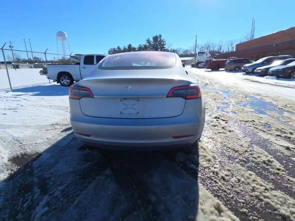 2017 Tesla Model 3 view 3