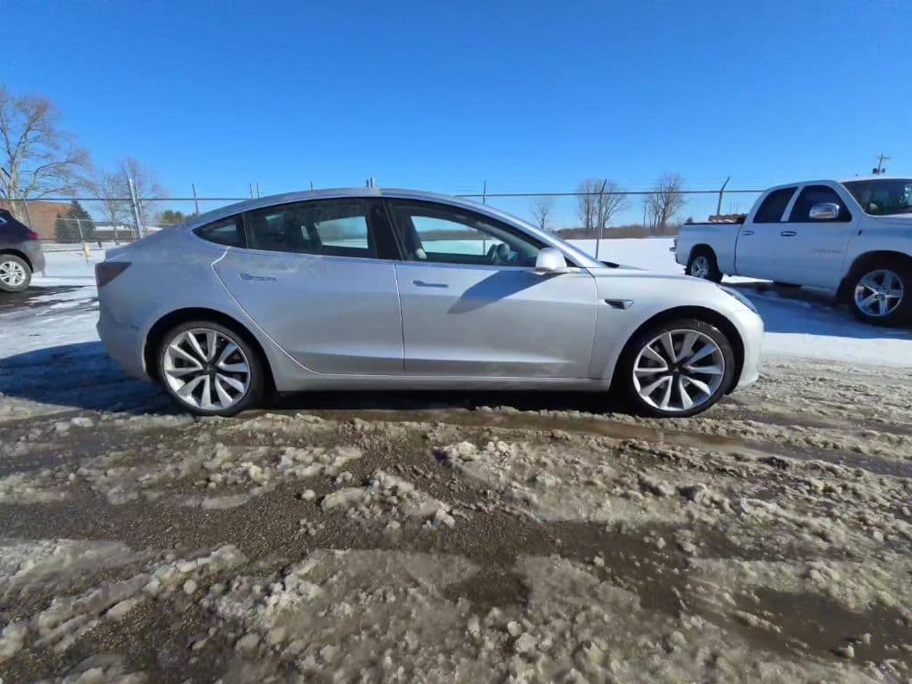 2017 Tesla Model 3 view 4