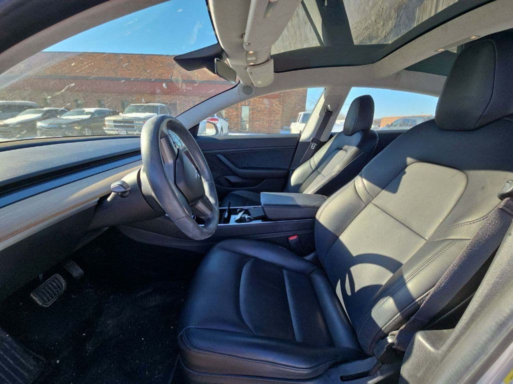 2017 Tesla Model 3 view 5