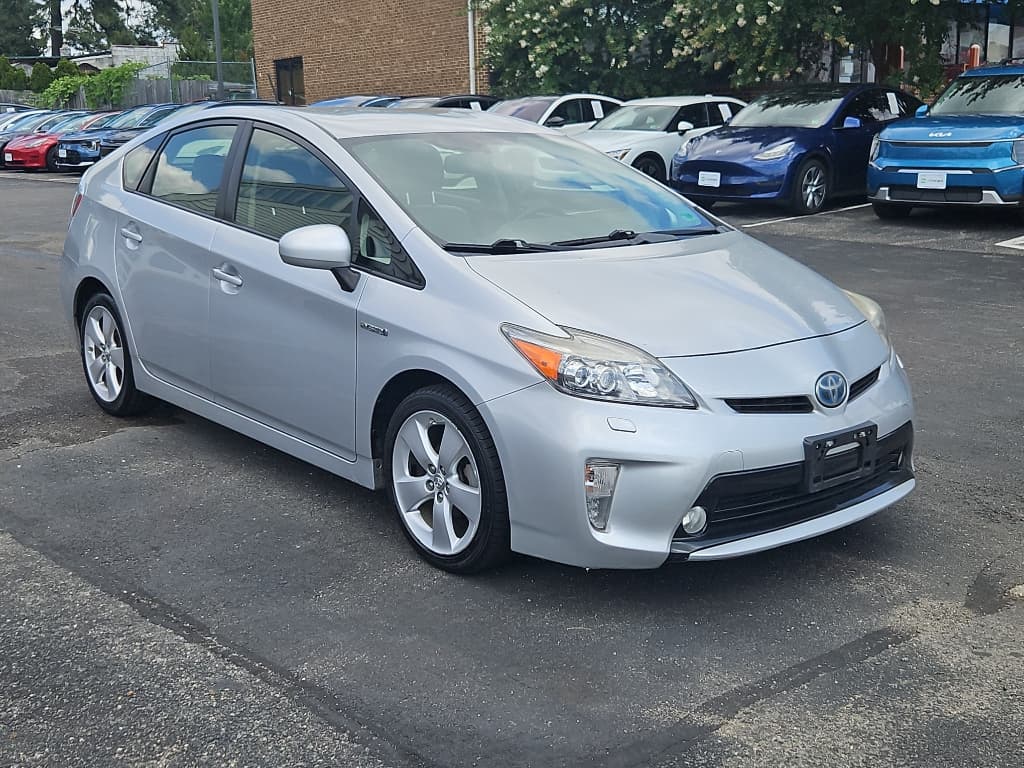 2015 Toyota Prius view 4