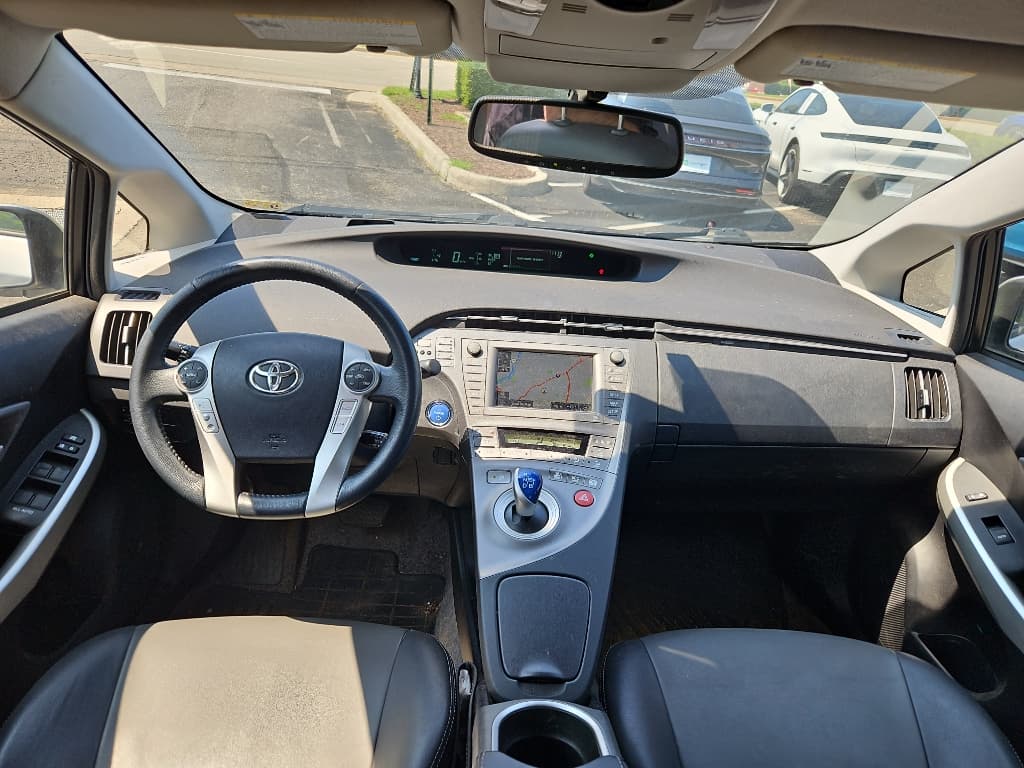 2015 Toyota Prius view 5