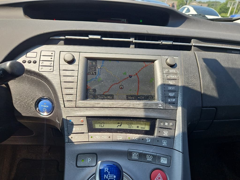 2015 Toyota Prius view 4