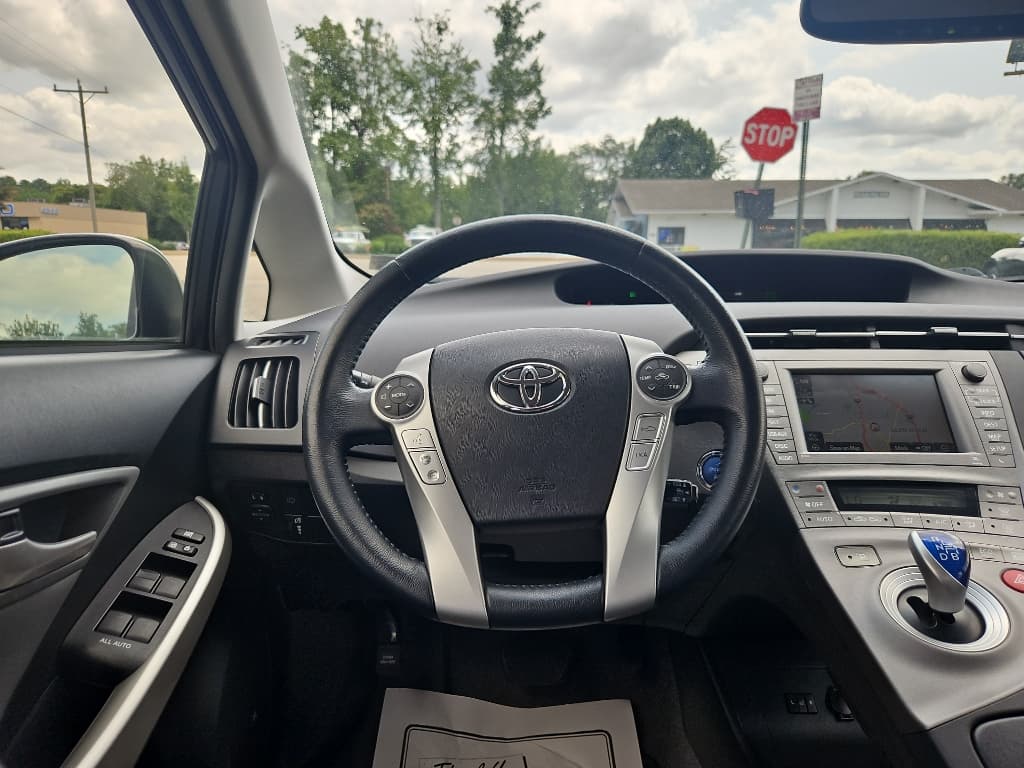 2015 Toyota Prius view 6