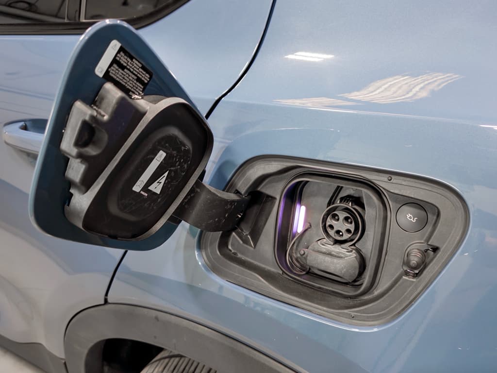 2022 Volvo C40 Recharge view 5