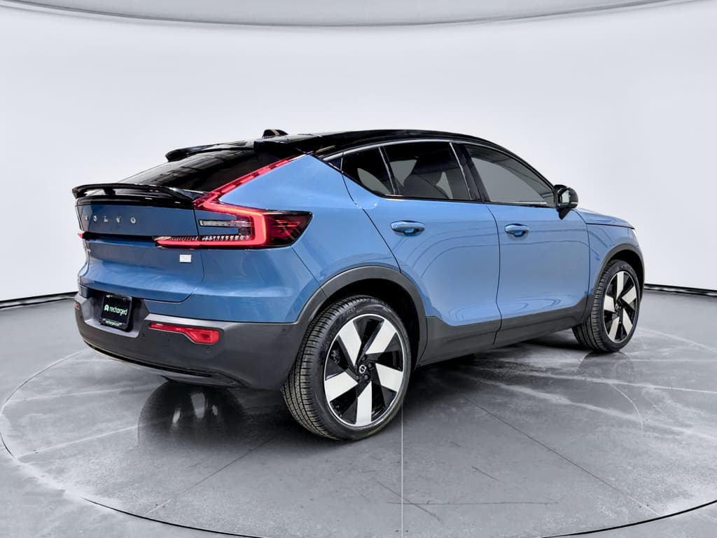 2022 Volvo C40 Recharge view 3