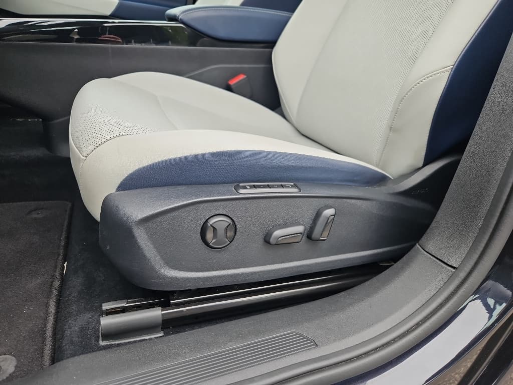 2023 Volkswagen ID.4 view 6