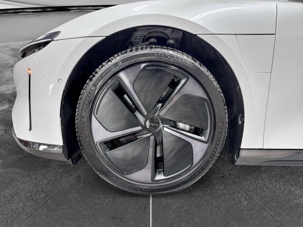 2024 Lucid Air view 31