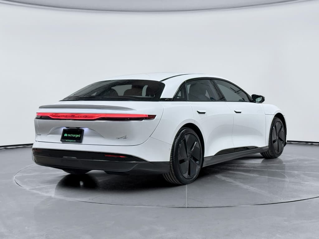 2024 Lucid Air view 3