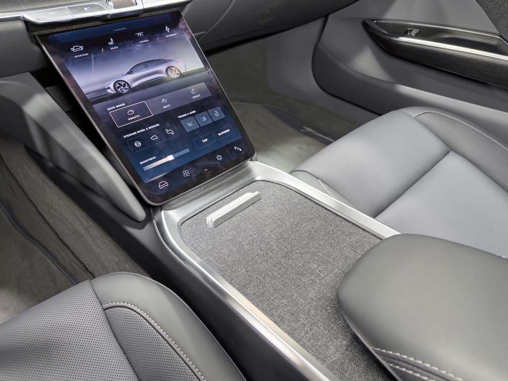 2024 Lucid Air view 19