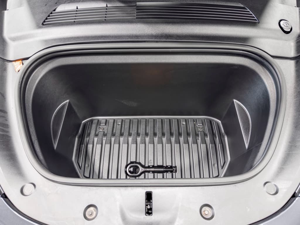 2020 Tesla Model Y view 25