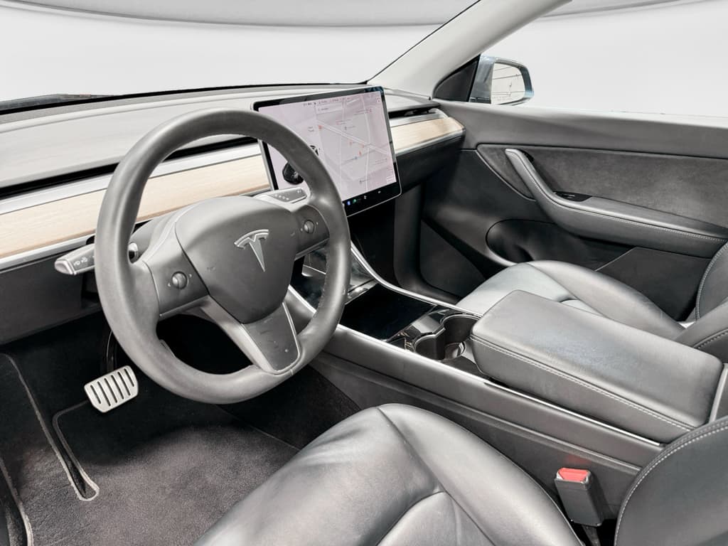 2020 Tesla Model Y view 17