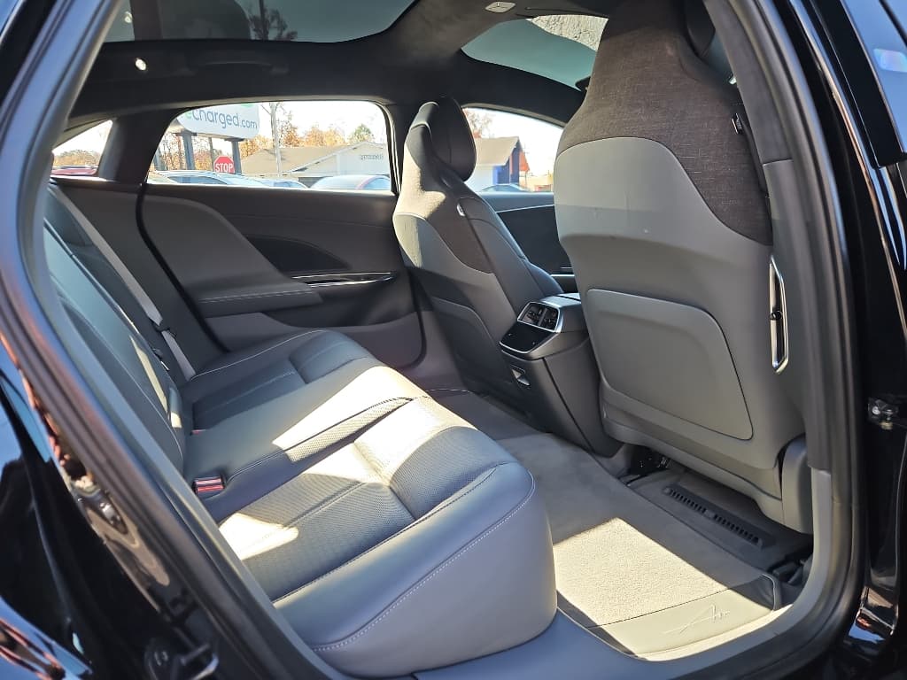 2022 Lucid Air view 24