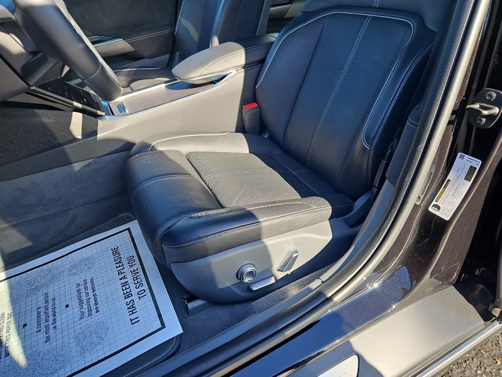 2022 Lucid Air view 7