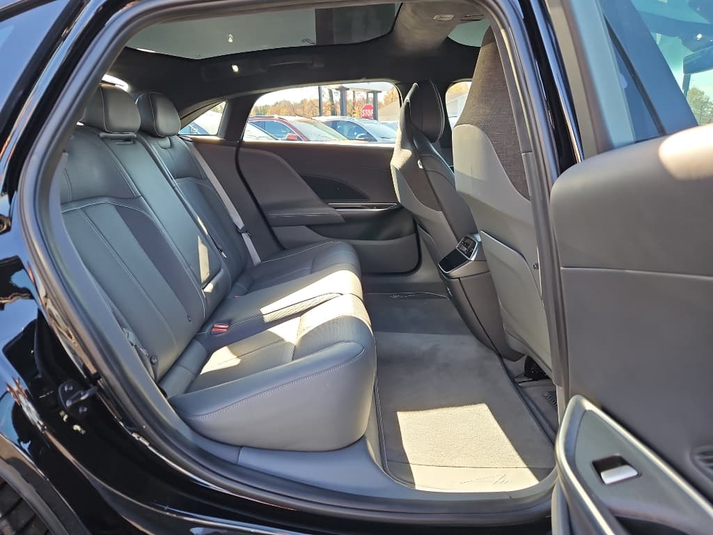 2022 Lucid Air view 23