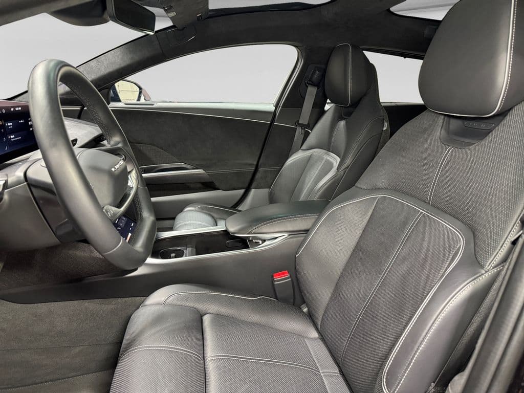 2022 Lucid Air view 9