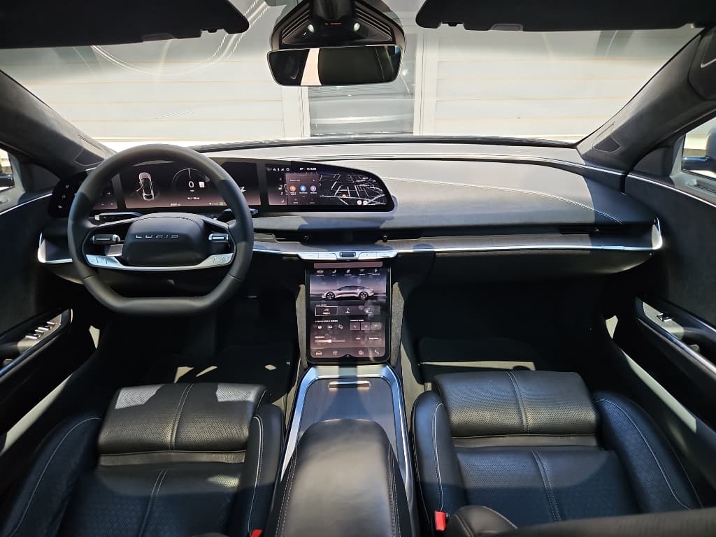 2022 Lucid Air view 18
