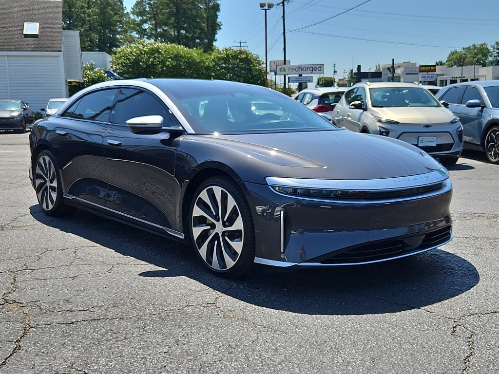 2022 Lucid Air view 4