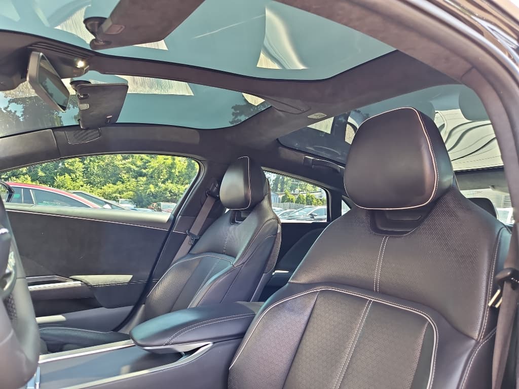 2022 Lucid Air view 24