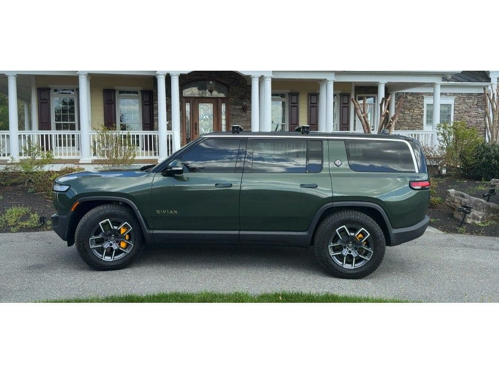 2022 Rivian R1S view 2