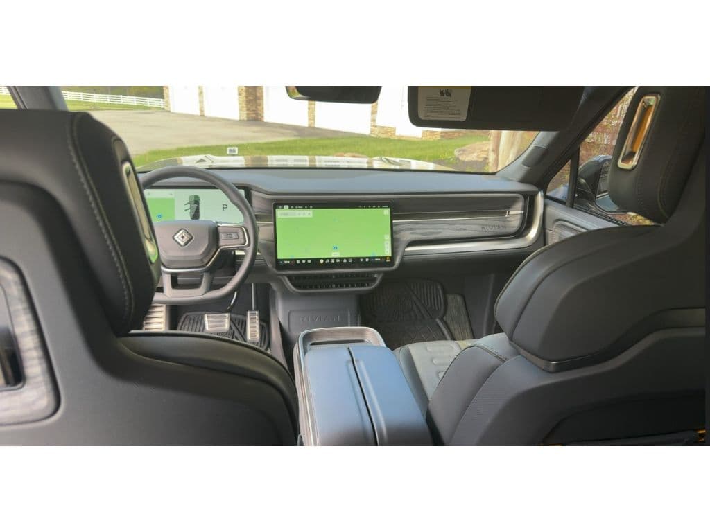2022 Rivian R1S view 5