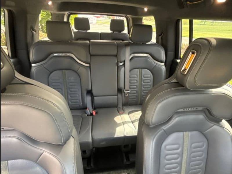 2022 Rivian R1S view 6