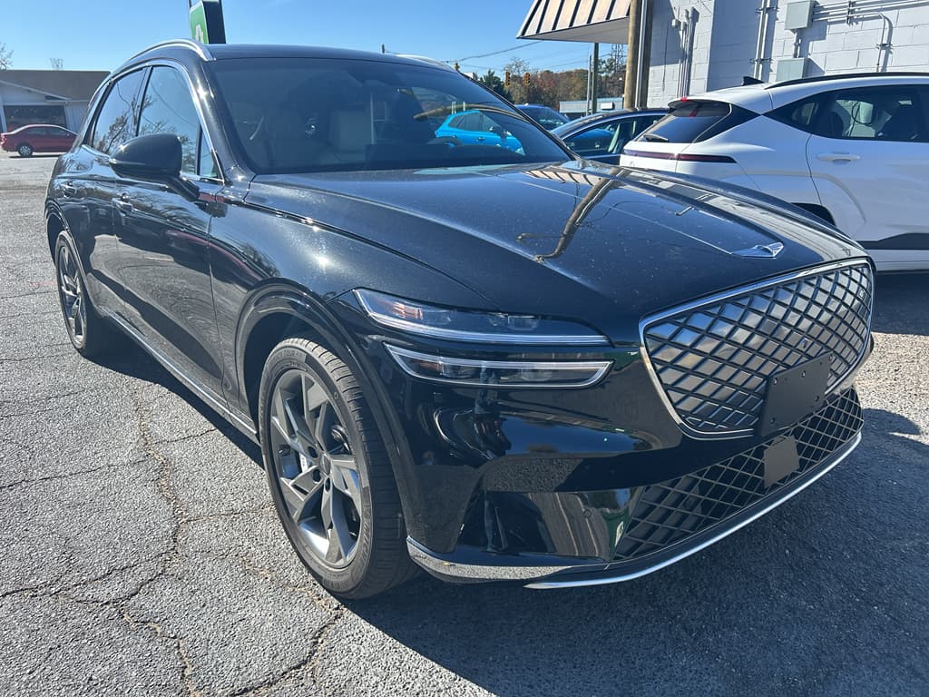2024 Genesis Electrified GV70 view 4