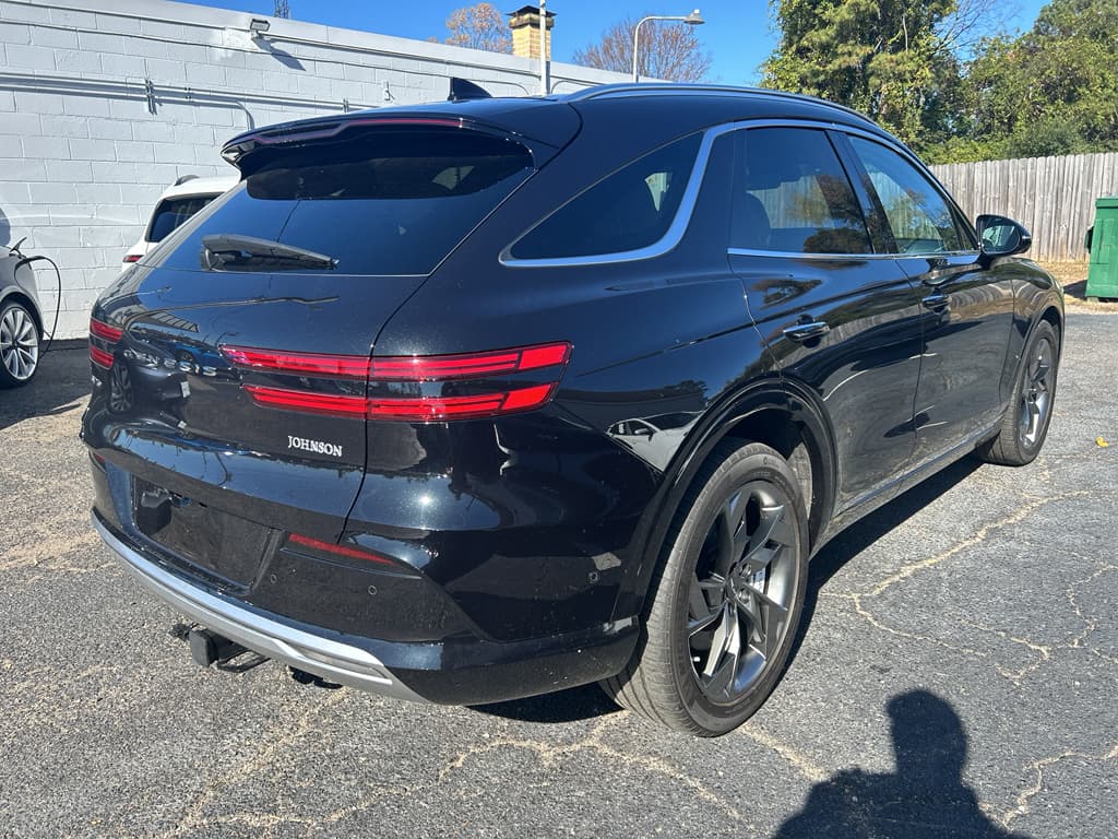2024 Genesis Electrified GV70 view 3