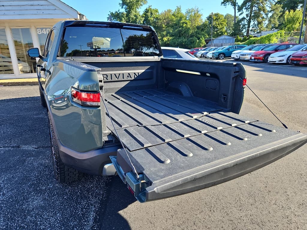 2022 Rivian R1T view 26