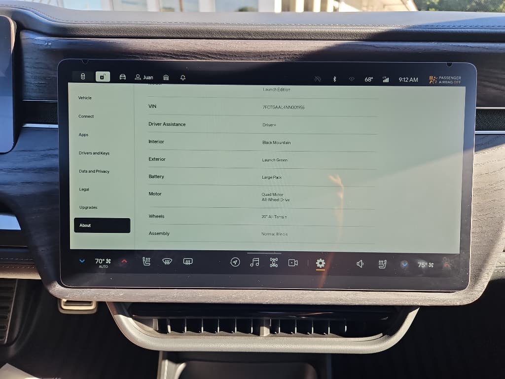 2022 Rivian R1T view 11